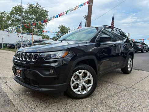 Used 2024 Jeep Compass Latitude AWD/4WD image 1