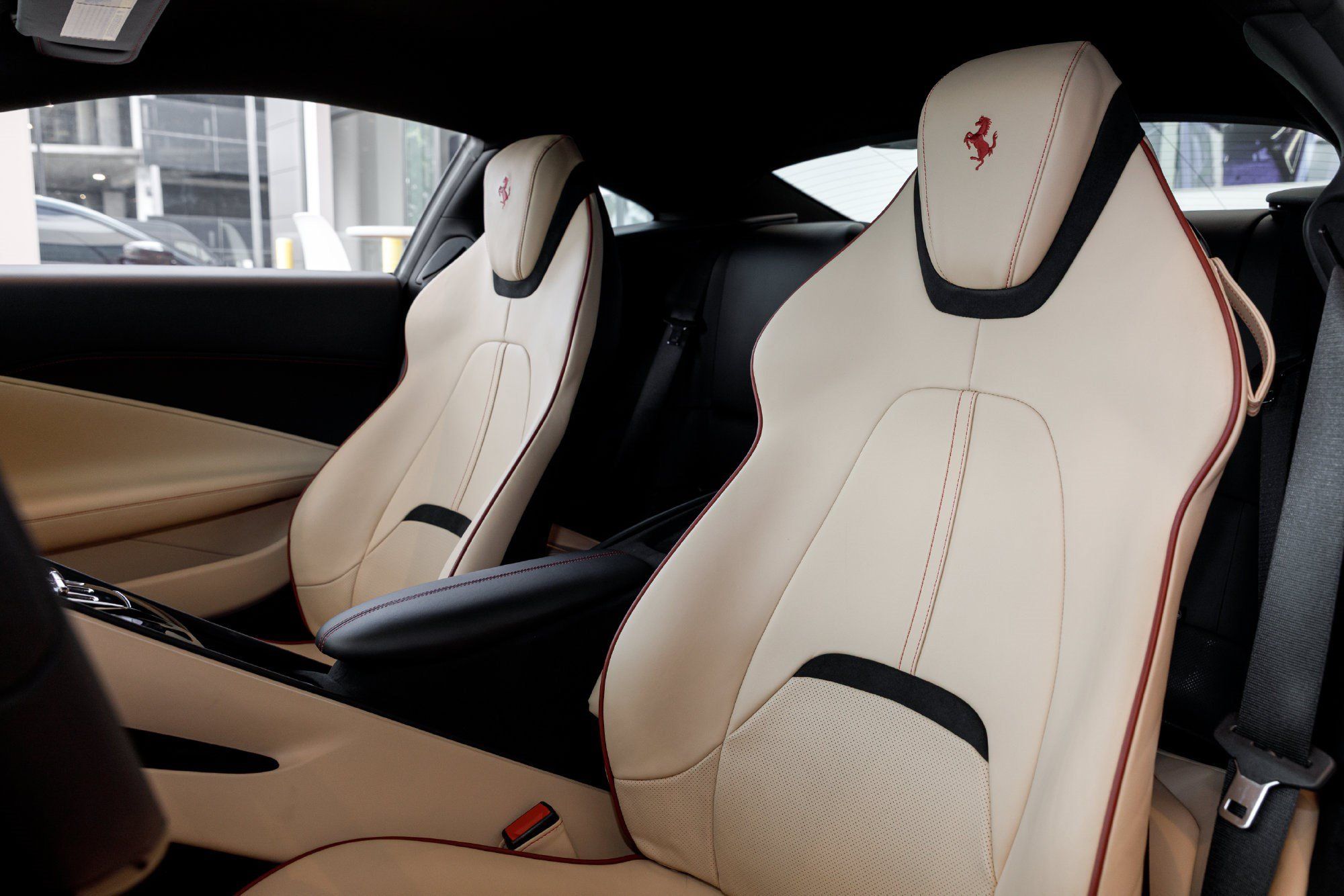 Used 2023 Ferrari Roma RWD image 32