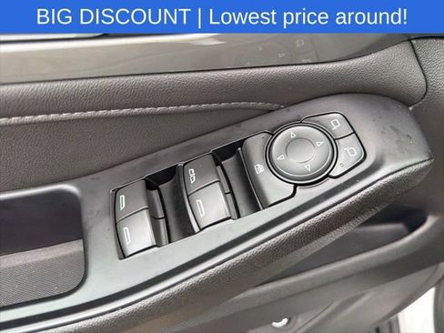Used 2023 Chevrolet Traverse LT AWD/4WD image 26
