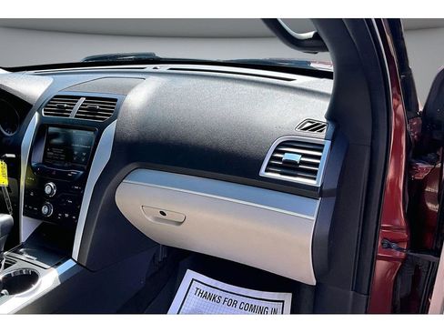 Used 2015 Ford Explorer XLT w/ Equipment Group 202A AWD/4WD image 18
