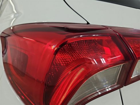 Used 2019 Buick Envision Essence image 40