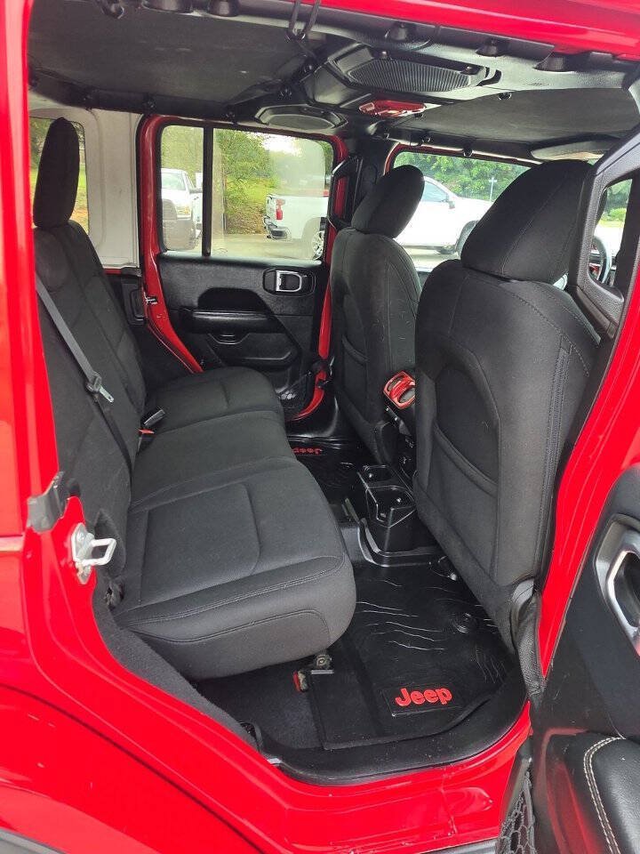 Used 2018 Jeep Wrangler Unlimited Sahara AWD/4WD image 10