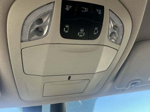 Used 2021 Chrysler Pacifica Touring-L image 34