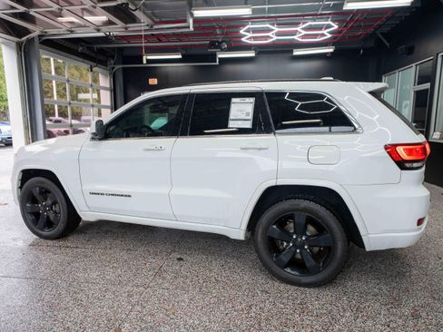 Used 2015 Jeep Grand Cherokee Altitude image 2