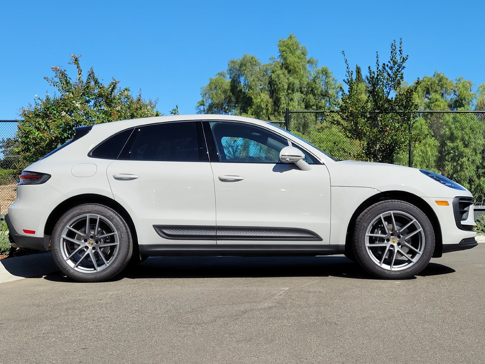 Used 2026 Porsche Macan AWD/4WD image 8