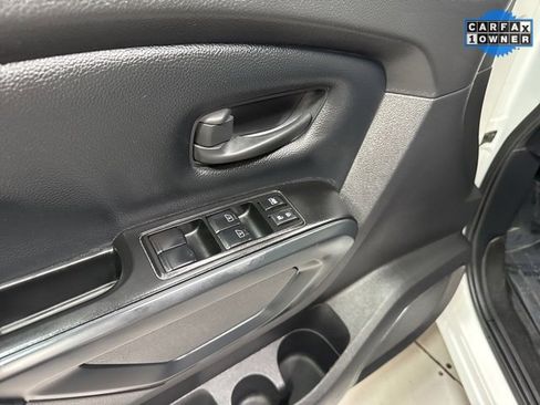 Used 2023 Nissan Titan S image 7