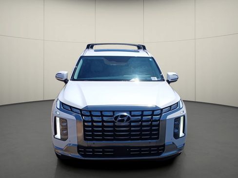 Used 2023 Hyundai Palisade Calligraphy FWD image 2
