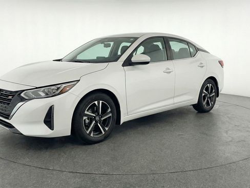 Used 2025 Nissan Sentra SV image 3