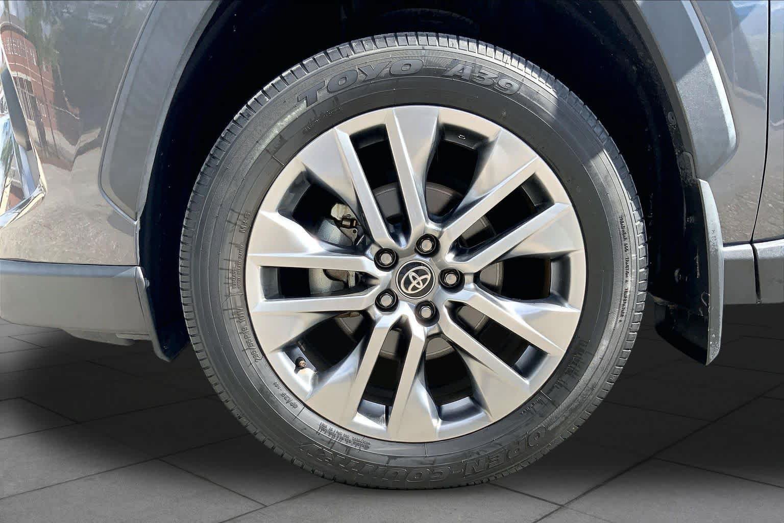 Used 2023 Toyota RAV4 XLE Premium FWD image 10