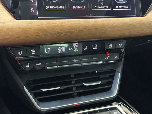 Used 2023 Audi e-tron GT Premium Plus AWD/4WD image 29