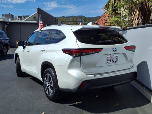 Used 2023 Toyota Highlander XLE w/ Protection Package #3 (TMS) AWD/4WD image 5