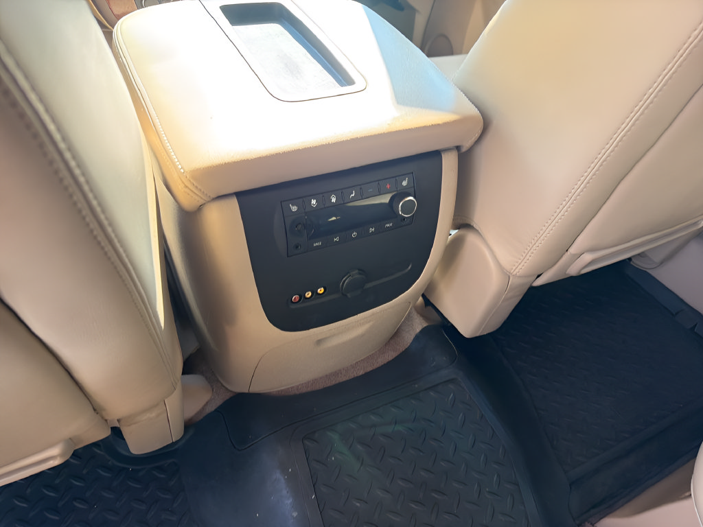 Used 2010 Chevrolet Suburban LTZ AWD/4WD image 31