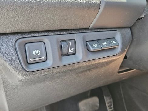 Used 2023 GMC Acadia SLT w/ Elevation Edition image 32