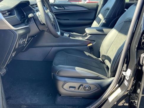 New 2025 Jeep Grand Cherokee L Altitude image 10