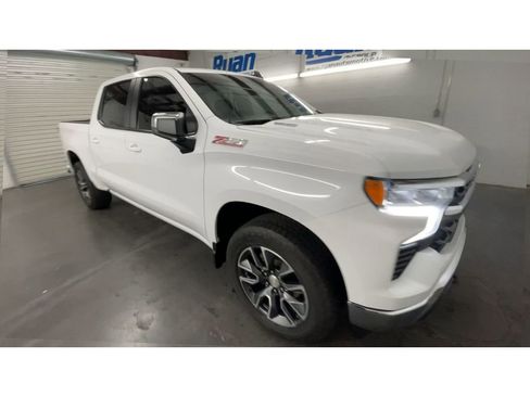 Used 2023 Chevrolet Silverado 1500 LT image 2