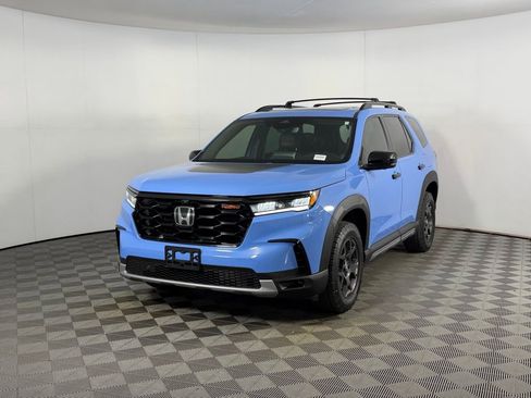 Used 2023 Honda Pilot TrailSport image 3