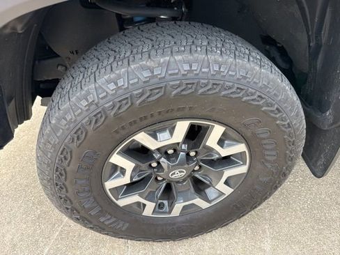 Used 2023 Toyota Tacoma TRD Off-Road image 2