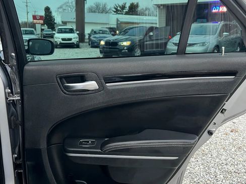 Used 2018 Chrysler 300 S image 16