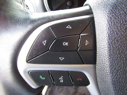 Used 2018 Jeep Grand Cherokee Laredo image 9