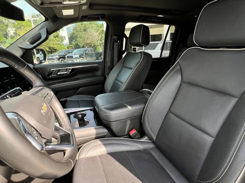 Used 2025 Chevrolet Suburban Premier w/ Sun And Tow Package AWD/4WD image 21
