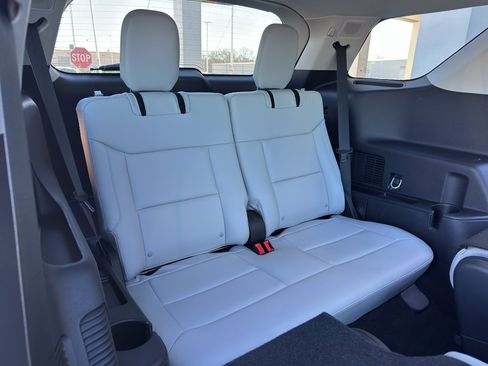 Used 2025 Ford Explorer Platinum w/ Ultimate Package image 38