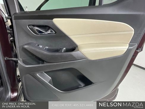 Used 2022 Chevrolet Traverse LT FWD image 20