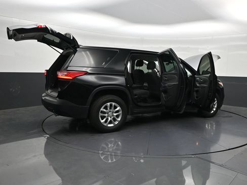 Used 2021 Chevrolet Traverse LS FWD image 32