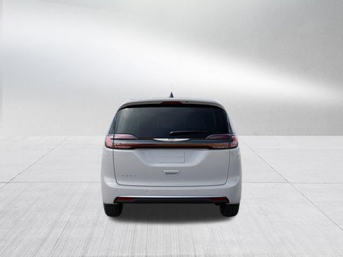New 2026 Chrysler Pacifica Select image 7