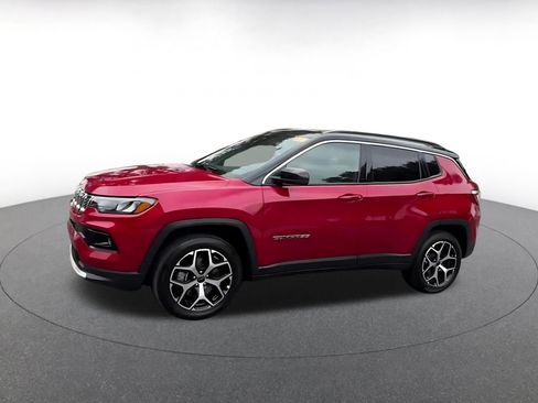 Used 2025 Jeep Compass Limited image 5