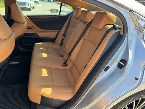 Certified 2022 Lexus ES 350 w/ Premium Package FWD image 24