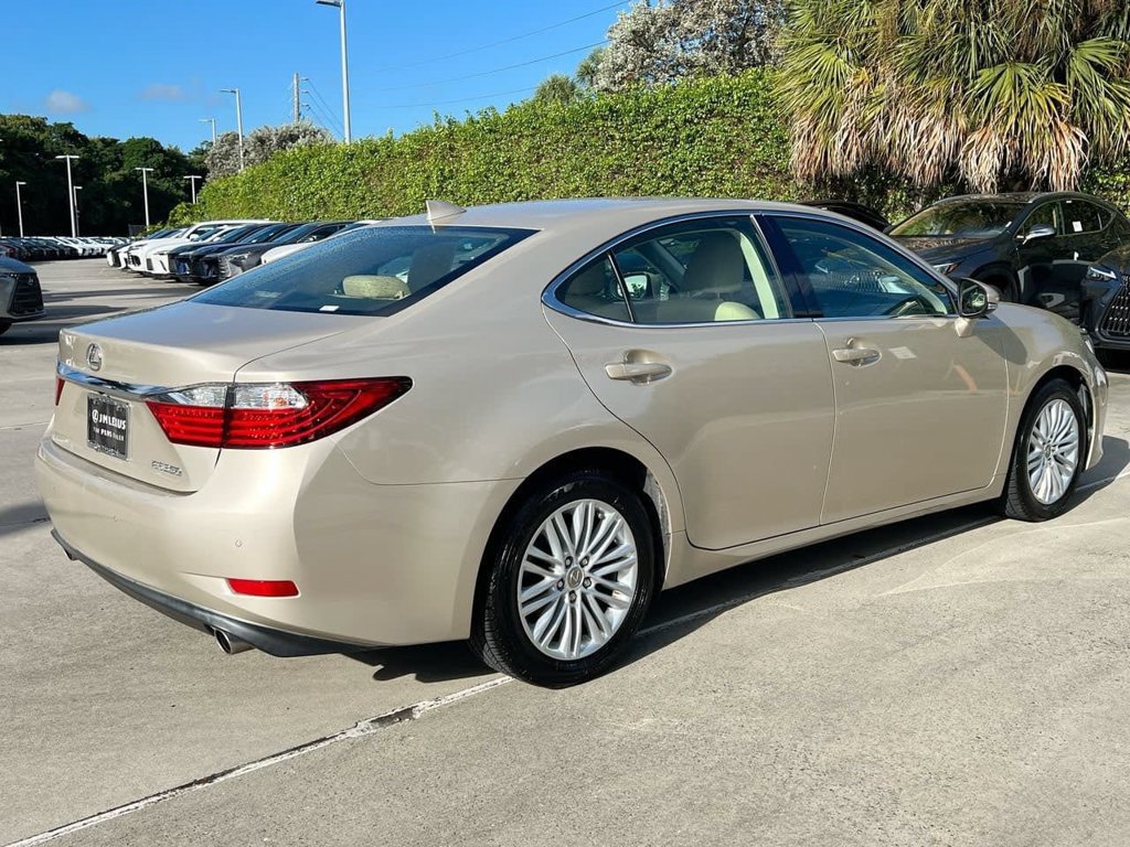 Used 2015 Lexus ES 350 w/ Luxury Package FWD image 7