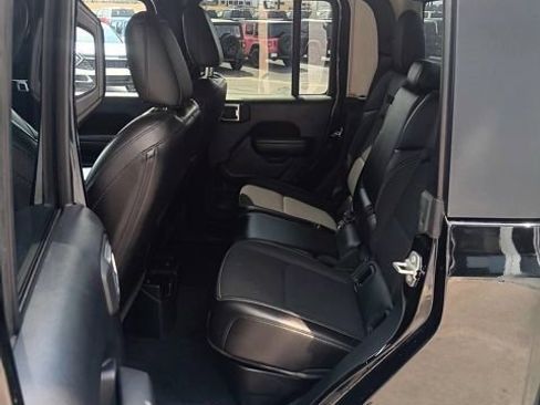 Used 2021 Jeep Gladiator Sport image 13