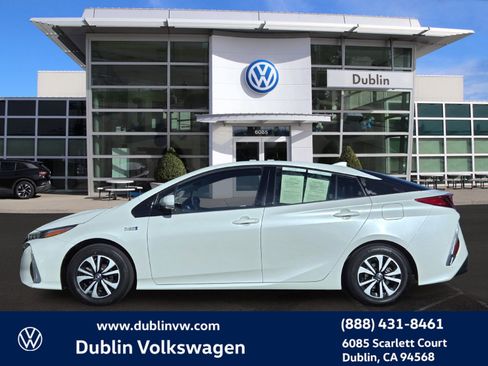 Used 2018 Toyota Prius Prime Premium image 7