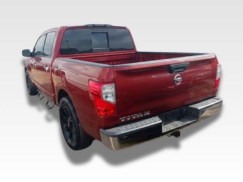 Used 2017 Nissan Titan SV RWD image 3