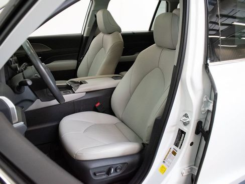 Used 2024 Toyota Grand Highlander AWD image 20