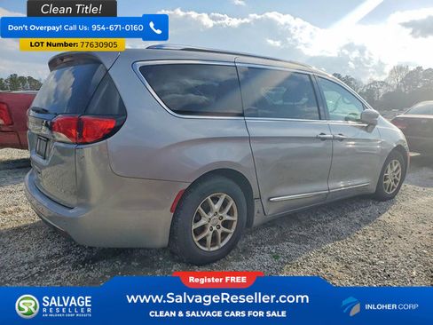 Used 2020 Chrysler Pacifica Touring-L image 4