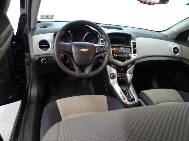Used 2013 Chevrolet Cruze LS FWD image 4