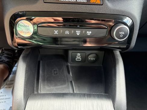 Used 2025 Ford Escape Platinum AWD/4WD image 16