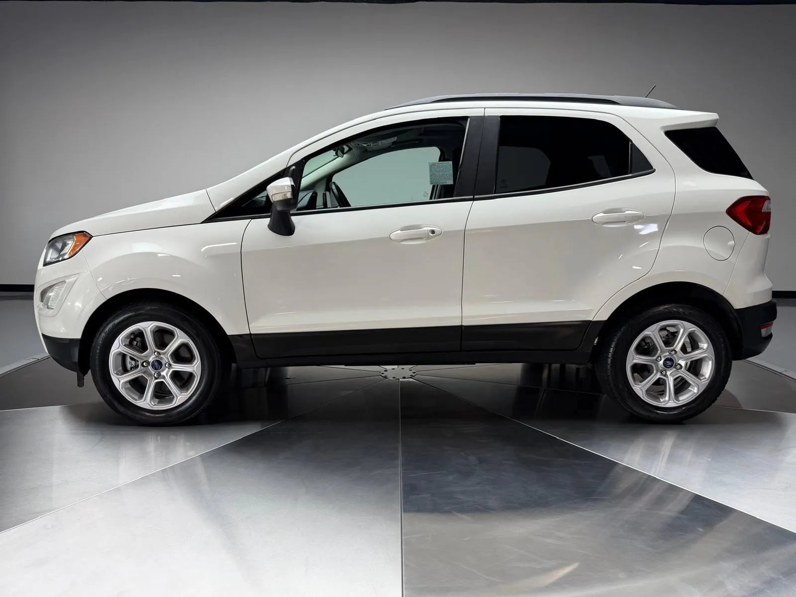 Used 2019 Ford EcoSport SE w/ SE Convenience Package FWD image 4