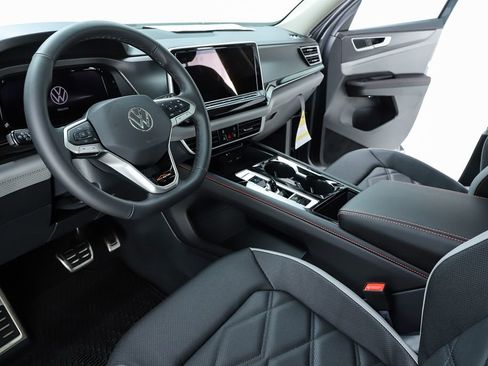 New 2026 Volkswagen Atlas Peak Edition AWD/4WD image 19