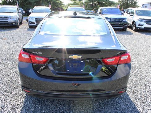 Used 2017 Chevrolet Malibu LT image 8