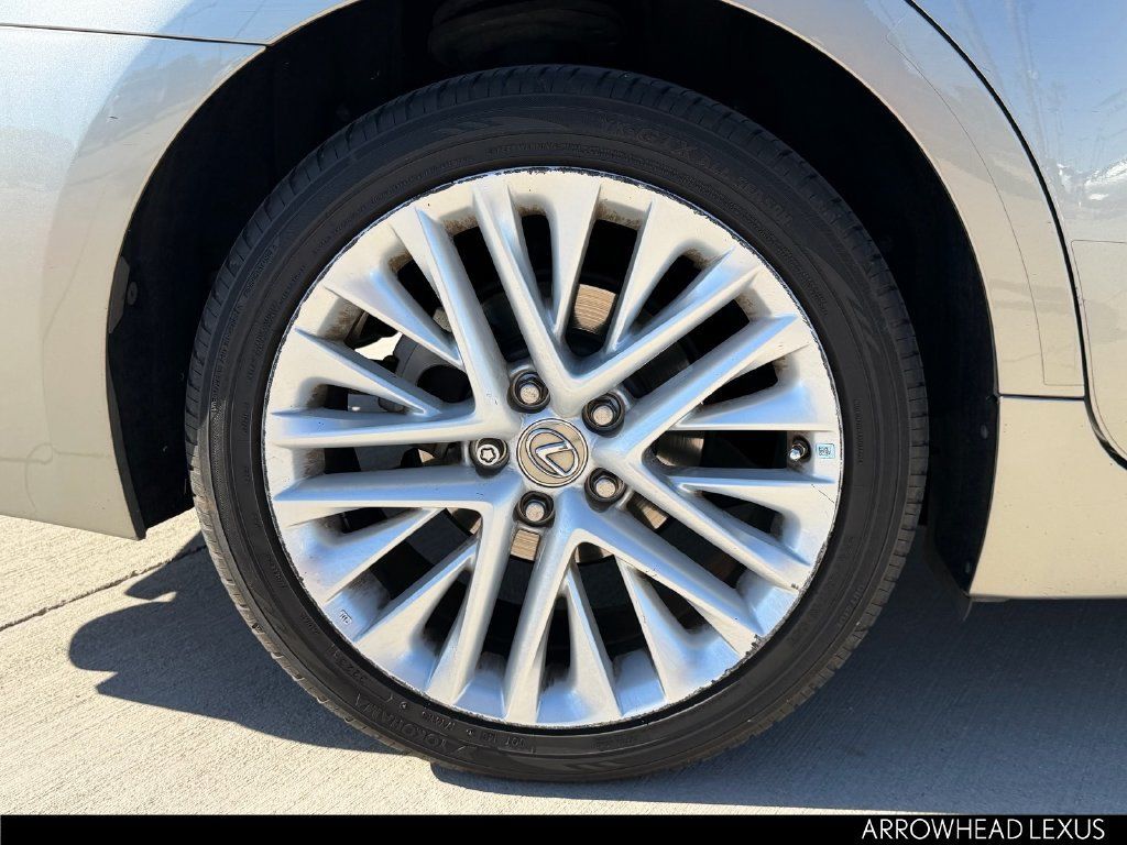 Used 2017 Lexus ES 350 w/ Ultra Luxury Package FWD image 10