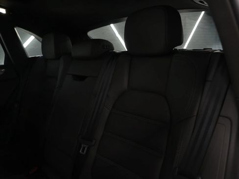 Used 2020 Porsche Macan Turbo AWD/4WD image 17