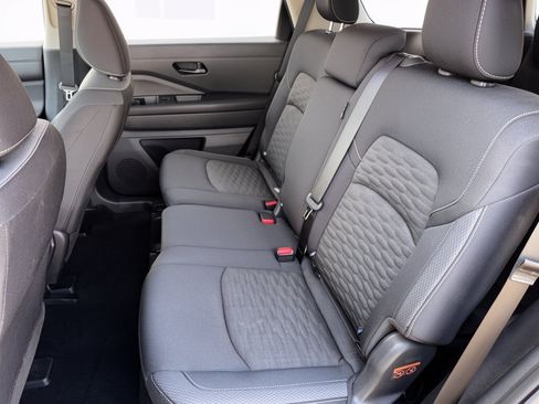 Used 2024 Nissan Pathfinder S AWD/4WD image 25
