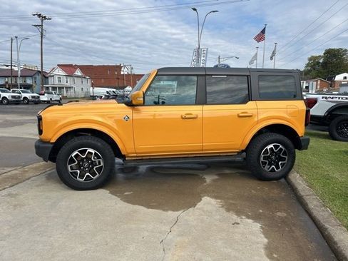 Used 2022 Ford Bronco Outer Banks image 3