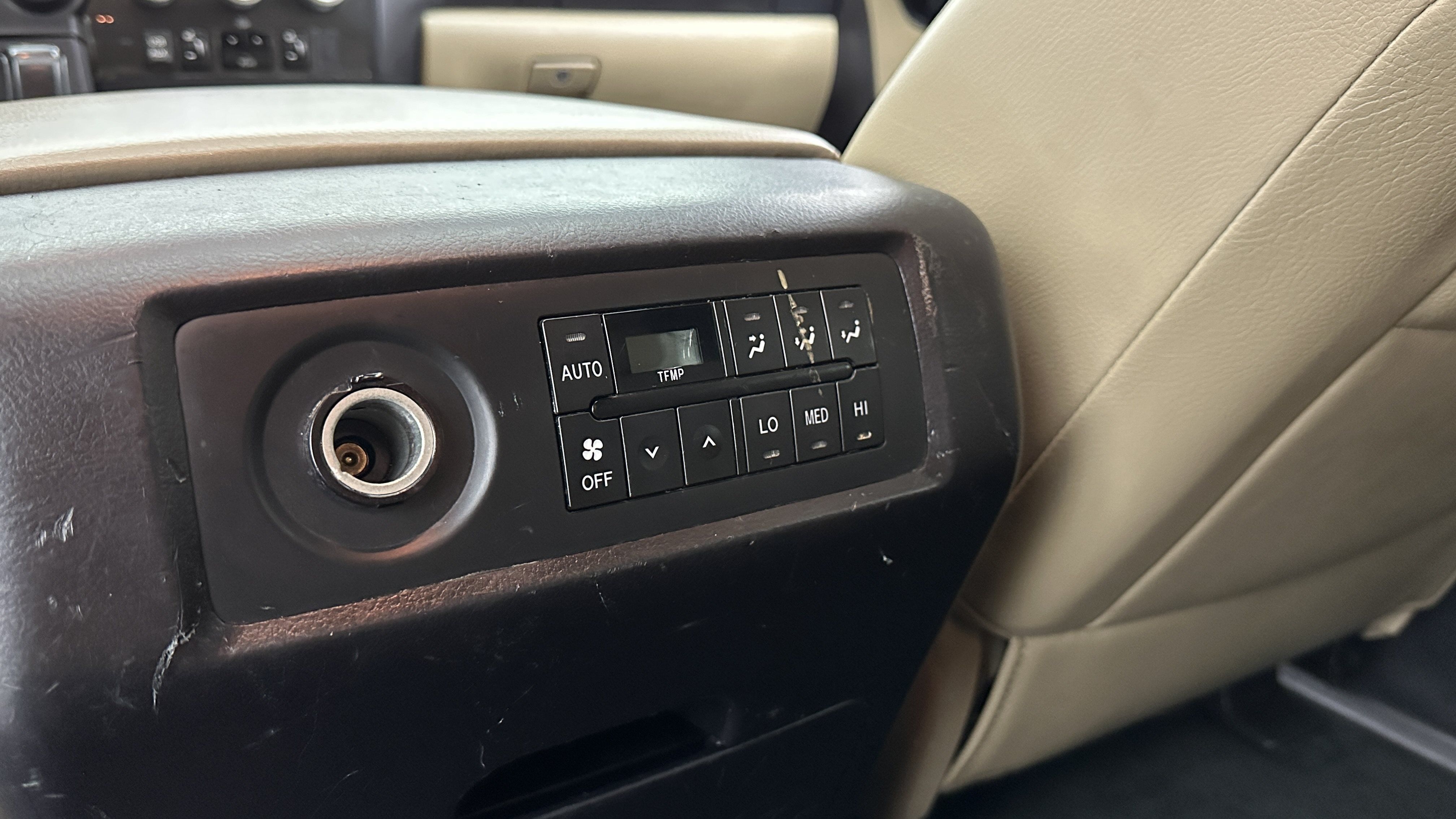 Used 2018 Toyota Sequoia Limited w/ Safety & Convenience Package RWD image 33