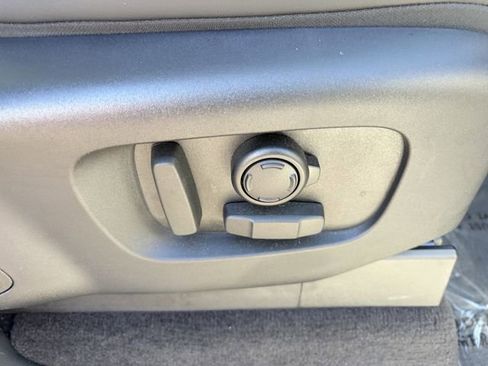 Used 2025 Land Rover Discovery Dynamic SE image 20