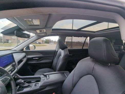 Used 2024 Toyota Grand Highlander XLE image 14