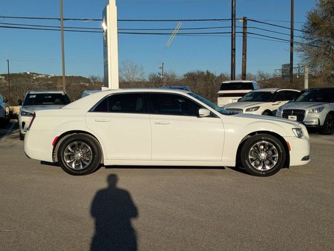 Used 2015 Chrysler 300 Limited w/ Driver Convenience Group image 2