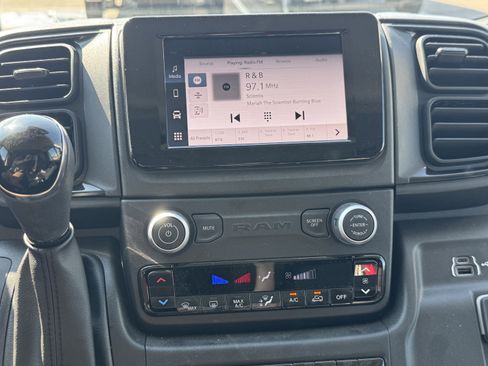 Used 2025 RAM ProMaster 2500 w/ Convenience Group image 11